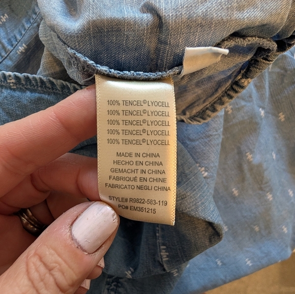 Anthropologie Cloth And Stone Chambray Top Size M - Picture 7 of 7